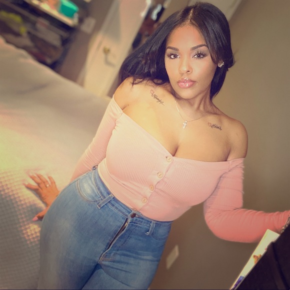 Meet your Posher, Laurèn Mari - Picture 1 of 14